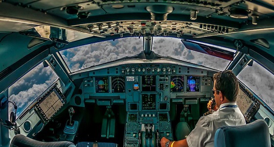 إيقاف طيارين بالهند بسبب مغادرة قمرة القيادة