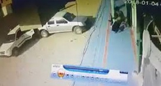 بالفيديو.. فشل مسلحين في اقتحام مصرف شرق اليمن