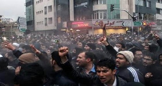 أنباء عن تدمير برج الإذاعة والتلفزيون على يد متظاهرين في إيران