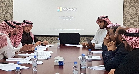 ” كفاءة الطاقة ” والكلية التقنية يجتمعان لتعزيز مناهج الكلية في الحفاظ على الطاقة