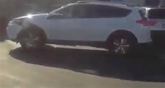 بالفيديو.. مشاجرة بالأيدي بين النساء تتحول لتصادم بالسيارات