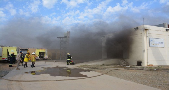 بالصور.. إخماد حريق في محطة كهرباء بجدة
