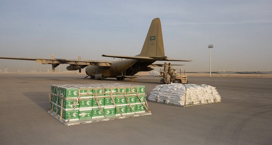 بالصور.. انطلاق شحنة جديدة لمواد الإغاثة من الرياض إلى مأرب