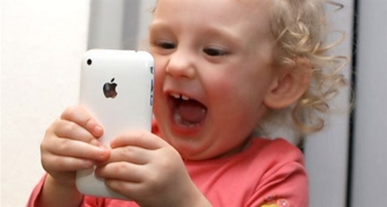 دراسة: هواتف أبل تسبب الإدمان للأطفال