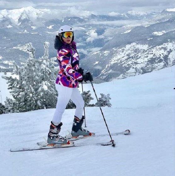 جويل مردينيان تتزحلق على الجليد