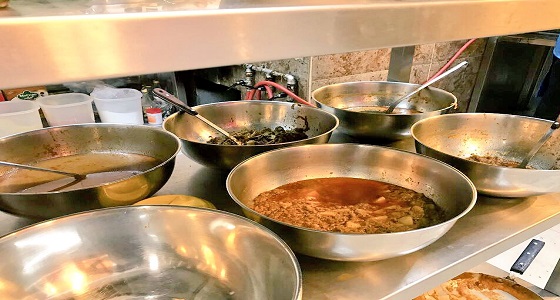 بالصور.. ضبط مخالفات صحية بعدة مطاعم في نجران