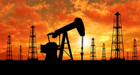 ارتفاع طفيف في أسعار النفط مع تراجع المخرونات الأمريكية