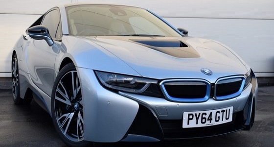 بالصور.. ﻻعب ايفرتون الانجليزي يعلن بيع سيارته BMW i8 الهجينة
