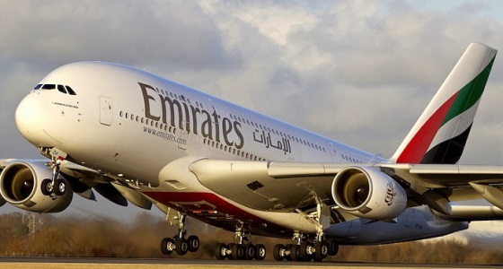 طيران الإمارات يفصل مضيفًا جويًا حاول تهريب ” مخدرات “