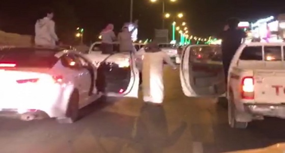 الأمن يوقف شبان نظموا مسيرات بالشارع العام بعد إعلان الفائز في مهرجان الإبل