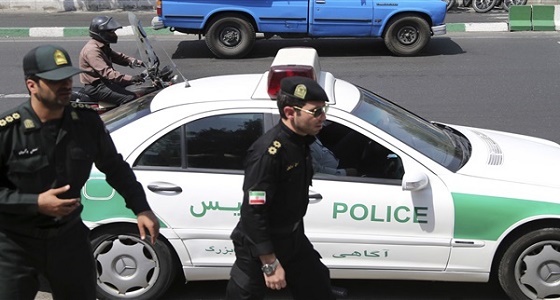 إيران: مقتل رجل أمن في هجوم لمتظاهرين بنجف أباد