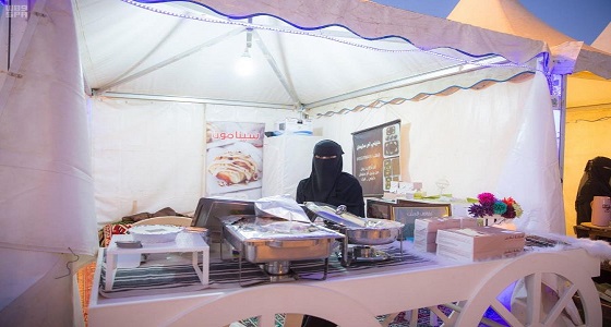 المرأة تبدع بصناعة المأكولات الشعبية والعصرية في مهرجان ربيع بريدة 39
