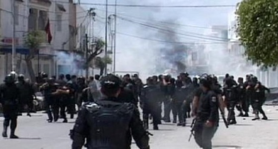 تونس: الشرطة تطلق قنابل الغاز لتفريق محتجين