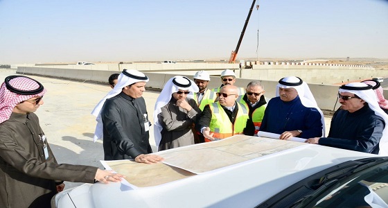 وزير النقل يتفقد مشاريع الجسور بطريق الرياض