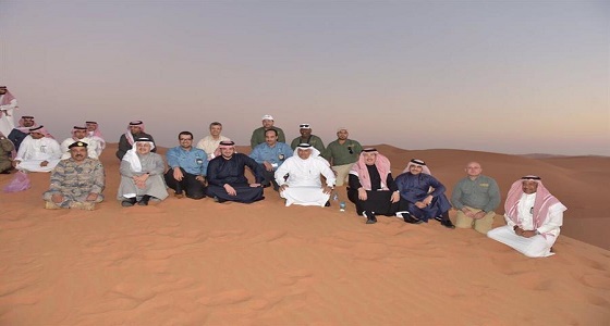صورة لوزير الداخلية وموظفي  &#8221; أرامكو &#8221; في صحراء النفود الأكثر تداولا