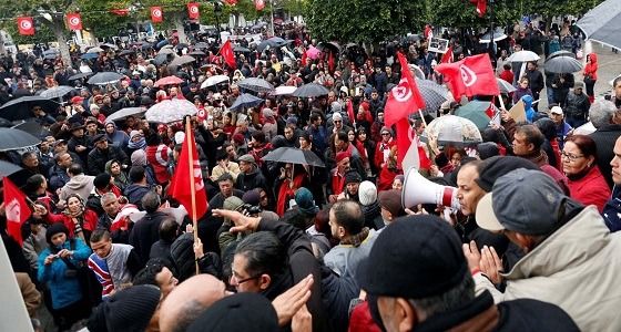 انتشار المظاهرات بـ 20 مدينة تونسية.. وإلقاء مولوتوف على مدرسة يهودية