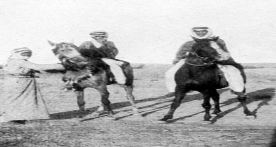 صورة نادرة للملك سعود والأمير فهد الأول عام 1918