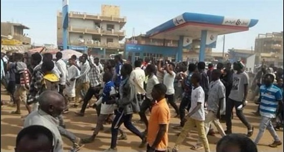 بالتزامن مع الاحتجاجات .. السودان تعتقل الصحفيين