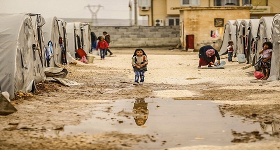 بالصور.. نازحين سوريا يعانون من الجليد والبرودة القاسية