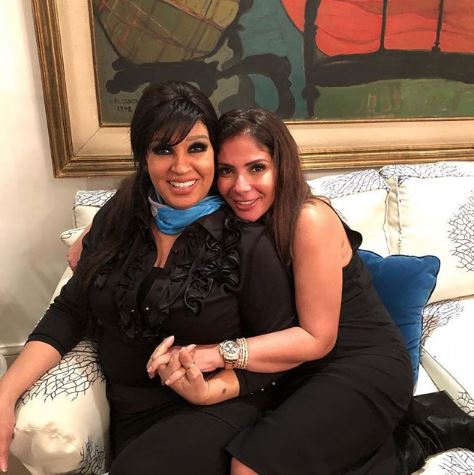 صورة تذكارية تجمع منى زكي وفيفي عبده