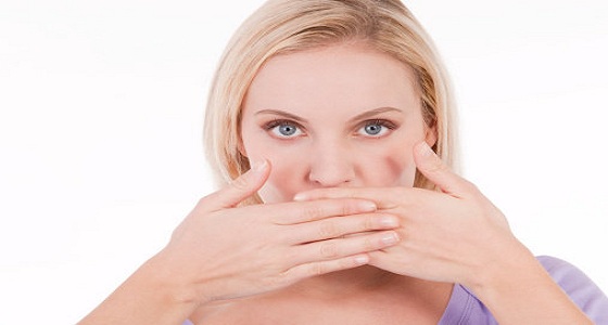 8 أسباب أساسية وراء رائحة الفم الكريهة