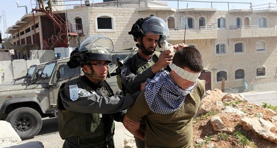 قوات الاحتلال تعتقل 23 فلسطينيًا من الضّفة
