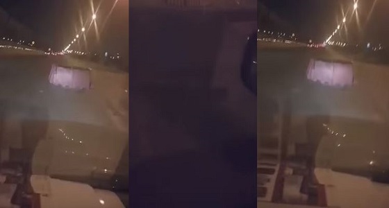 بالفيديو.. حواجز دون أشرطة عاكسة تهدد حياة قائدي السيارات بشوارع الرياض