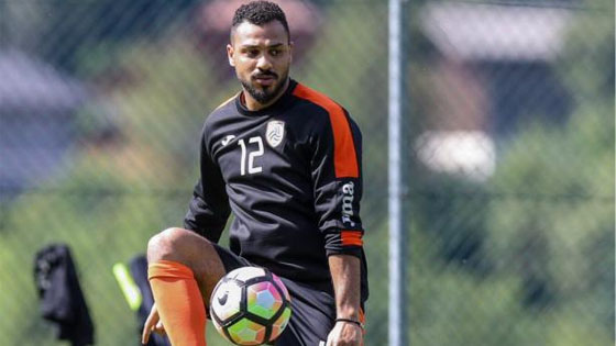 بعد احتساب ركلة جزاء للأهلي.. مدافع الشباب: الحكم أخطأ واعتذر لي