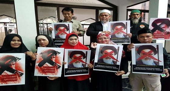 بالفيديو والصور.. وقفة احتجاجية أمام سفارة إيران في إندونيسيا لرفض تدويل الحرمين