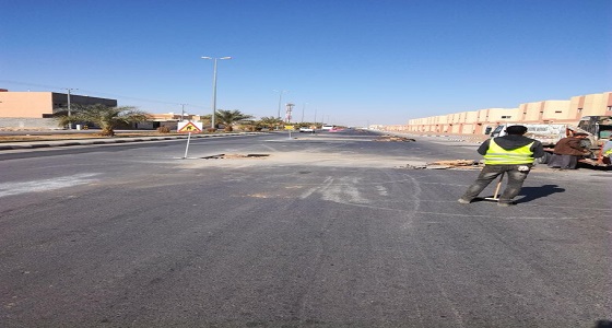 بالصور.. بدء أعمال رفع وتعديل منسوب مناهل الصرف الصحي برفحاء