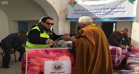 بالصور.. هيئة الإغاثة الإسلامية العالمية تنفذ حملة لتوزيع البطانيات في تونس