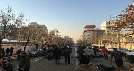 إتلاف الدراجات النارية التابعة لـ ” الملالي ” من قبل المحتجين