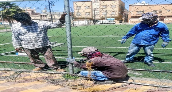 بالصور.. صيانة أحد ملاعب الأحياء في نجران