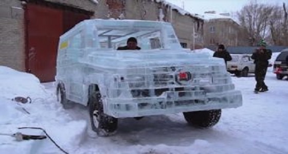 بالفيديو.. صنع ” مرسيدس G-Class ” من الثلج ووضع مقاعد ومحرك بها