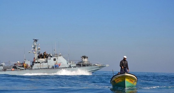 الزوارق الإسرائيلية تستهدف الصيادين الفلسطينيين قبالة سواحل شمال قطاع غزة