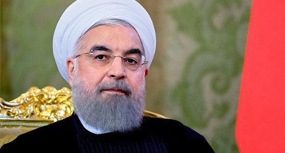 بالفيديو.. حسن روحاني يتفاجأ أثناء خطابه بهتافات ضده
