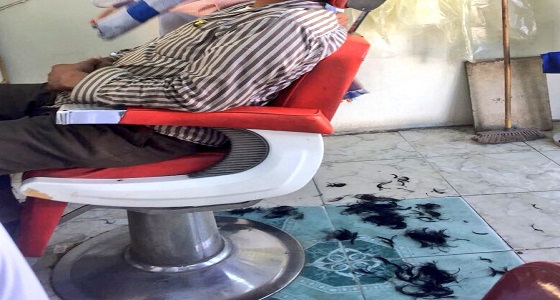 بالصور.. ضبط مخالفات صحية بعدد من صوالين الحلاقة بنجران