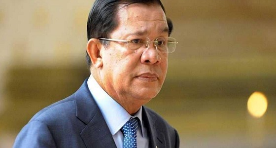 كمبودية تسجن عامين لإلقائها الحذاء على رئيس الوزراء
