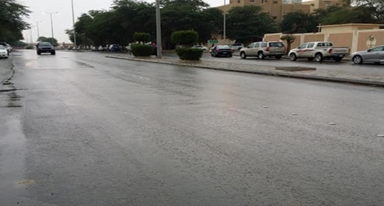 أمطار خفيفة على مدينة عرعر