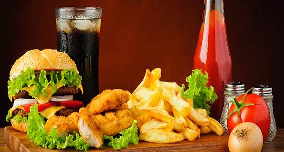 الوجبات السريعة خطر يصيبك بـ 7 أمراض