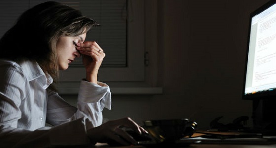 دراسة: عمل المرأة ليلًا يعرضها للإصابة بالسرطان