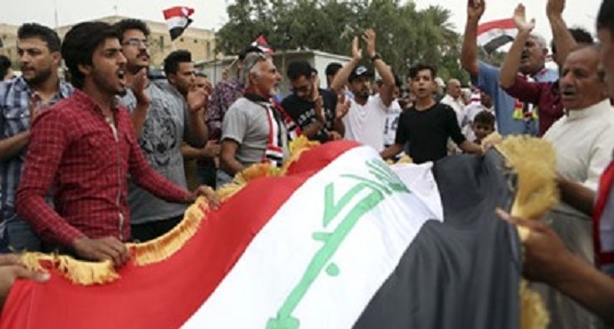 مئات المعلمين يحاولون اقتحام وزارة المالية ببغداد