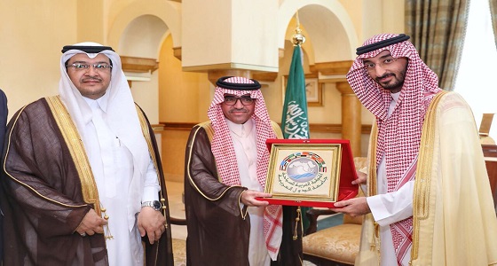 نائب أمير مكة يستقبل رئيس &#8221; العربية للسياحة &#8221; ويستمع لخطط المنظمة