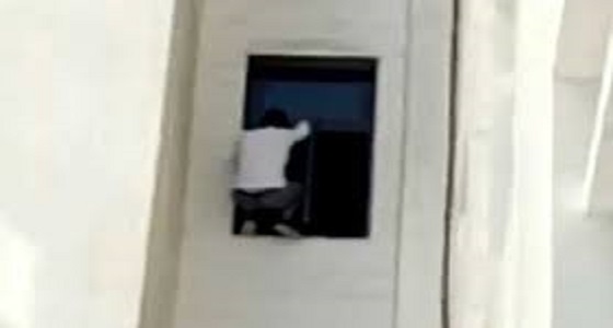 انتحار طالب بعد فصله من الجامعة