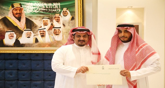 بالصور.. رئيس الهلال يتسلّم دعم الأمير الوليد بن طلال