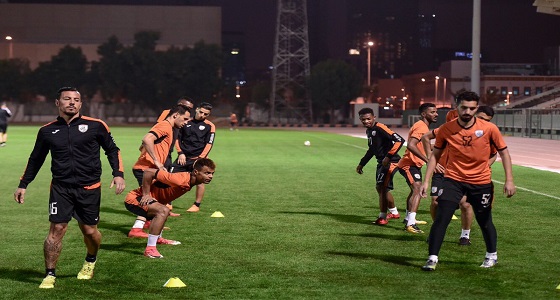 بالصور.. الشباب يختتم تحضيراته لمواجهة الاتحاد