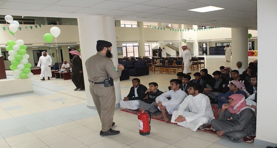 بالصور.. برنامج للسلامة المدرسية بثانوية الأمير سلطان