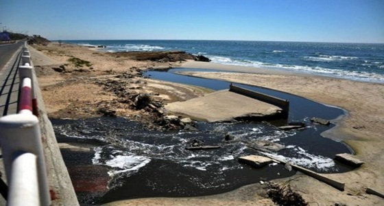 إغلاق شواطئ غزة لضخ مياه الصرف الصحي بسبب نقص الوقود