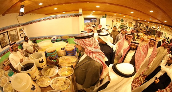 بخبرة 100 عام.. الصهدي يكشف أسرار العسل لزوار قرية عسير بالجنادرية