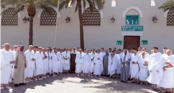 ضيوف خادم الحرمين يتوجهون إلى مكة لأداء العمرة